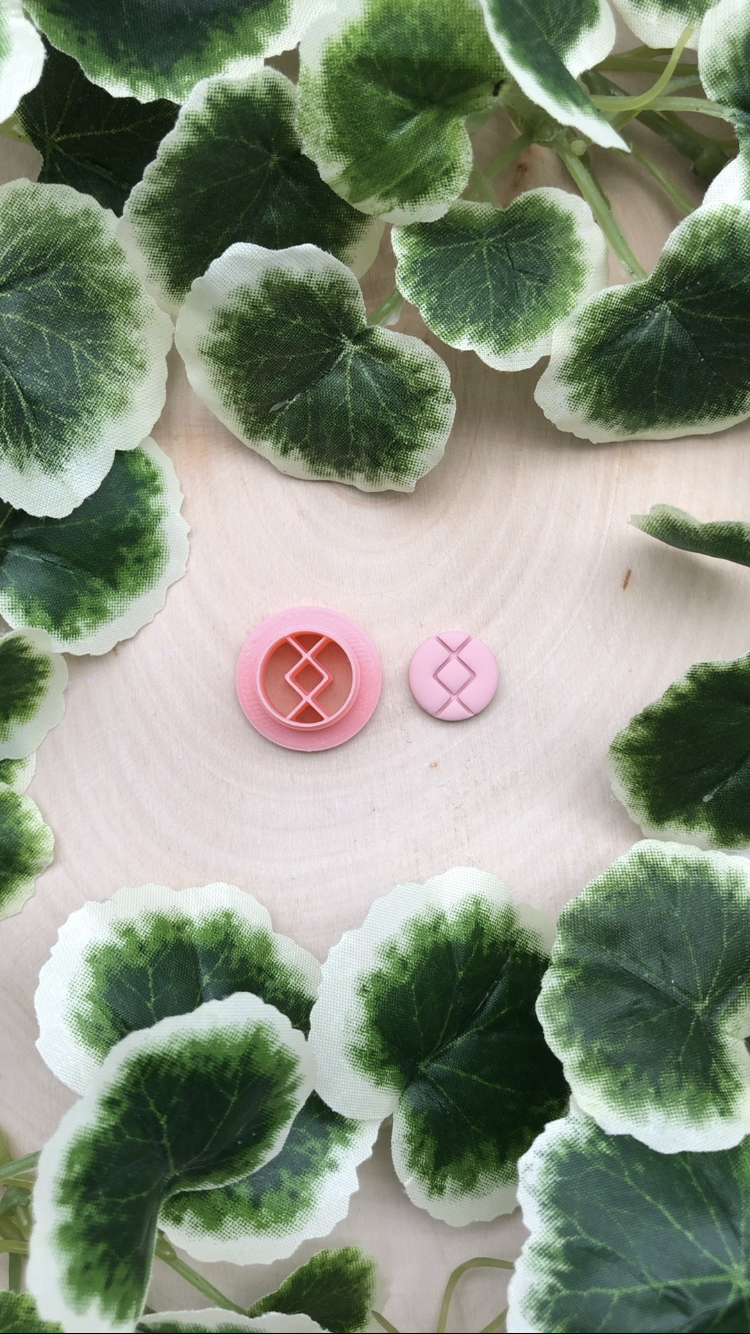 Circle Statement Stud